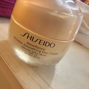 Shiseido Benefiance Wrinkle Smoothing Day Cream - Gold